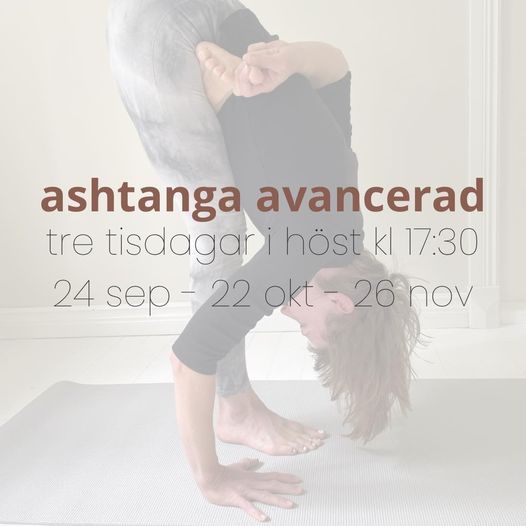 Kan vara en bild av 1 person, tränar yoga och text